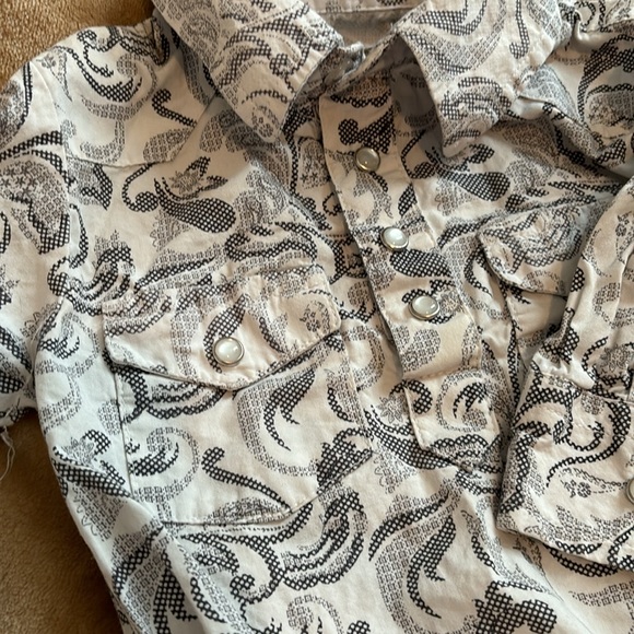 Infant pearl snap - Picture 2 of 3